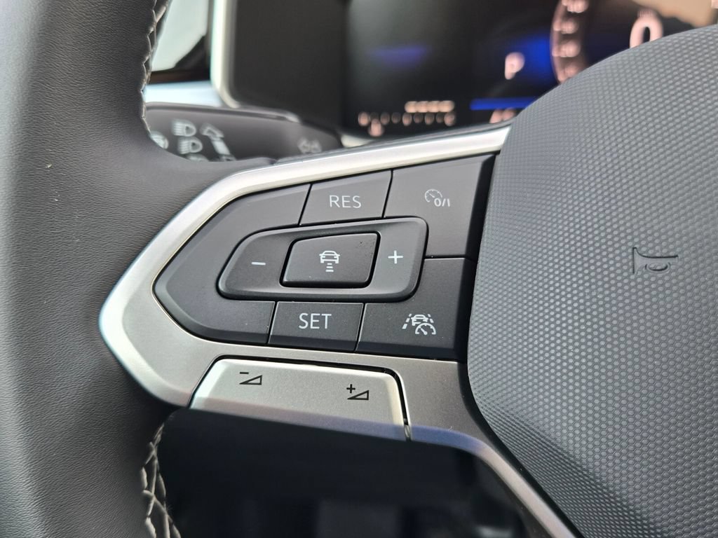 New 2026 Volkswagen Taos SE FWD image 13