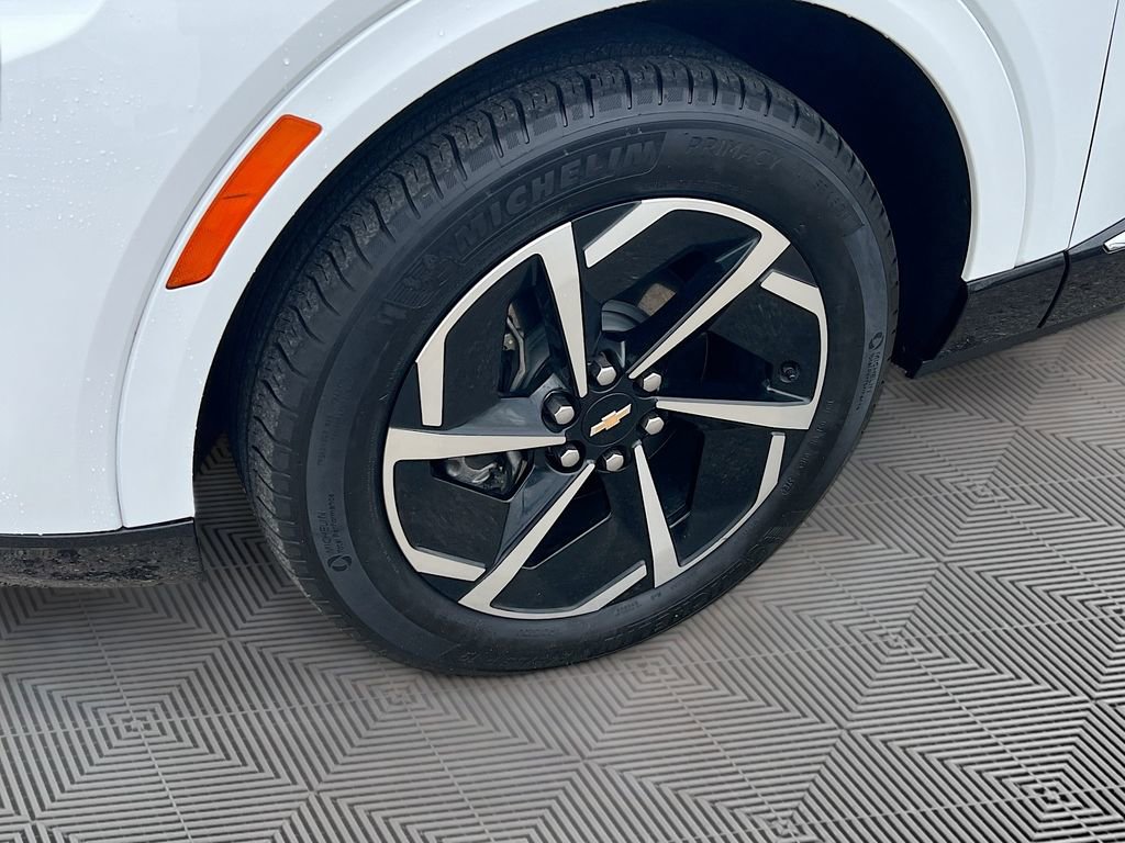 Used 2025 Chevrolet Equinox EV LT w/ Convenience Package image 29