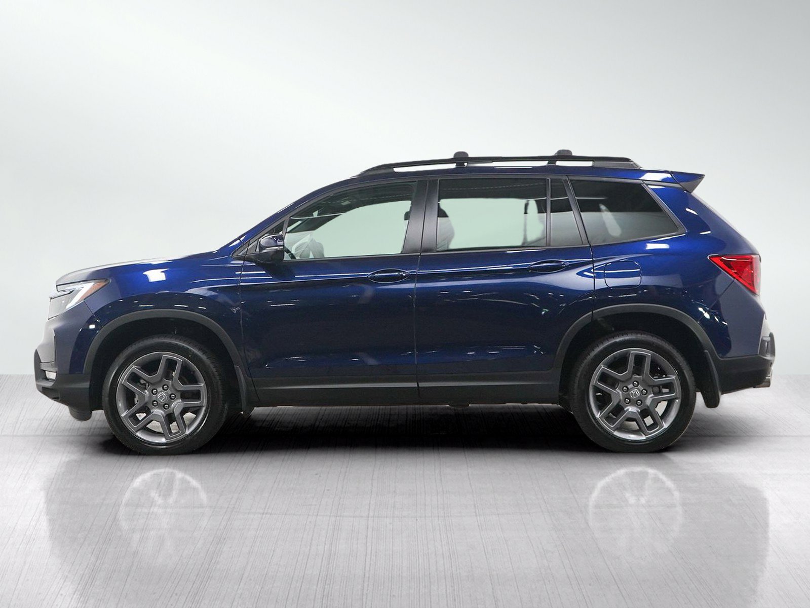 Used 2023 Honda Passport EX-L image 2