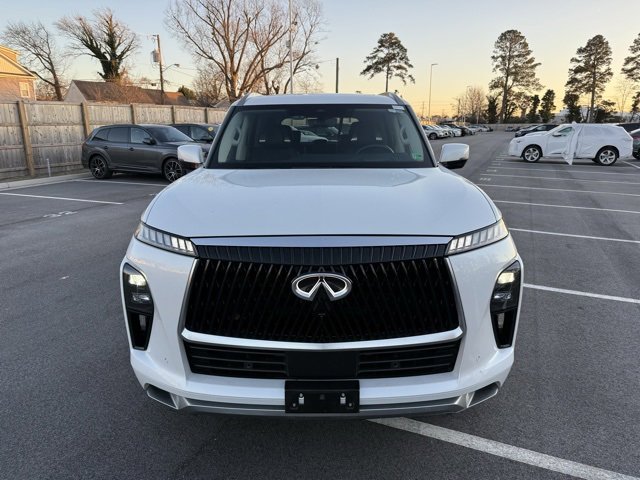 Used 2025 INFINITI QX80 Sensory image 2