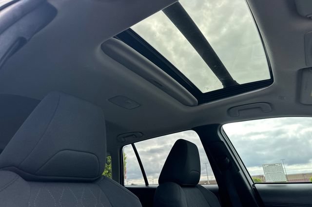 Certified 2022 Toyota Corolla Cross LE w/ Moonroof Package FWD image 21