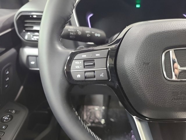 Used 2025 Honda Pilot Touring image 32