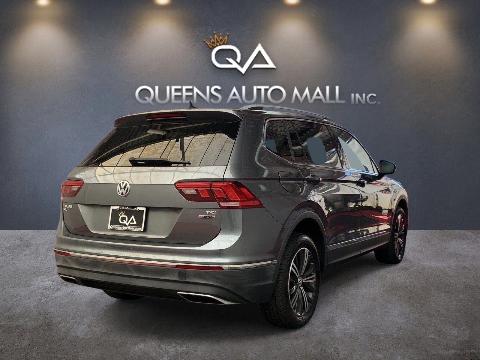Used 2018 Volkswagen Tiguan SEL AWD/4WD image 5