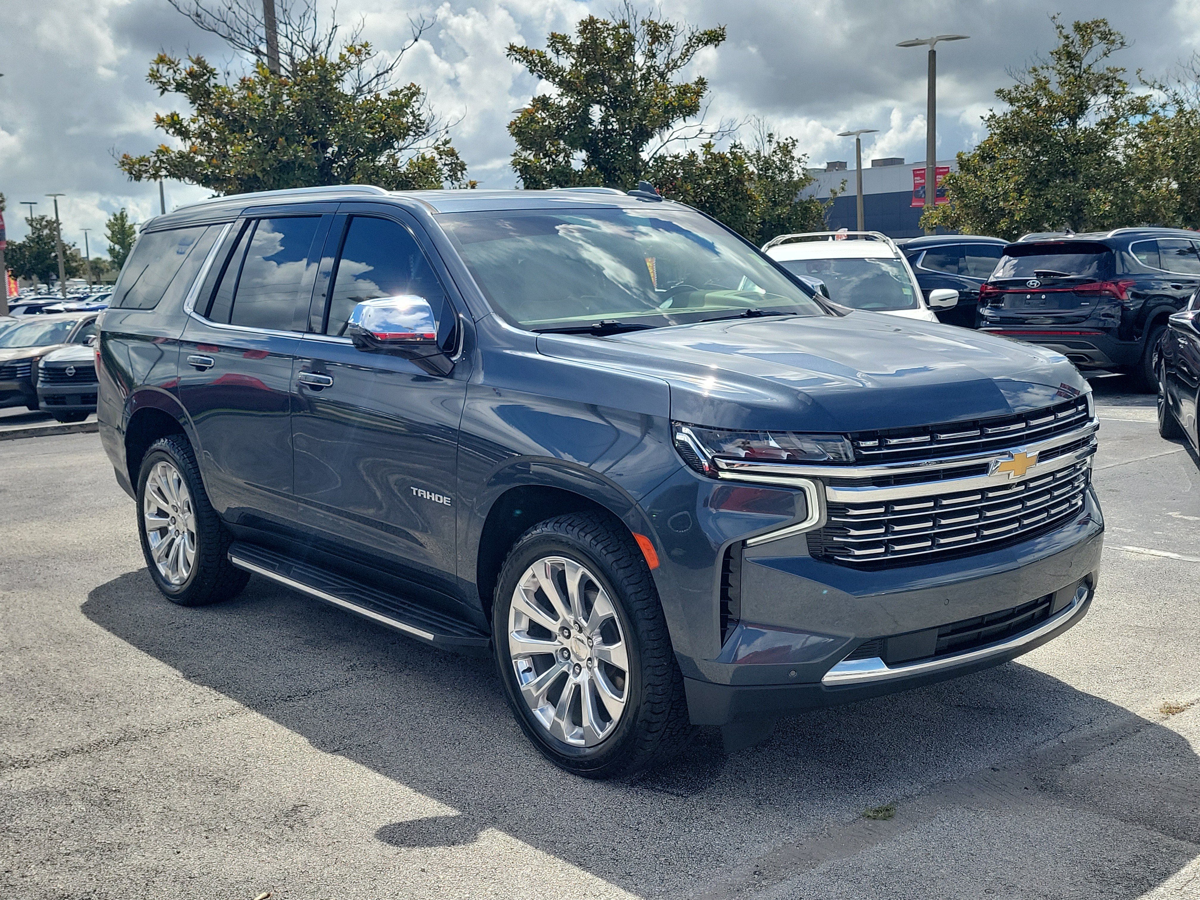 Used 2021 Chevrolet Tahoe Premier w/ Premium Package AWD/4WD image 3