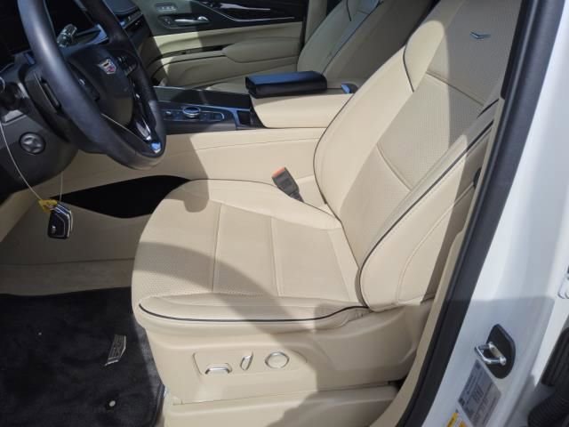 Used 2024 Cadillac Escalade Premium Luxury AWD/4WD image 4