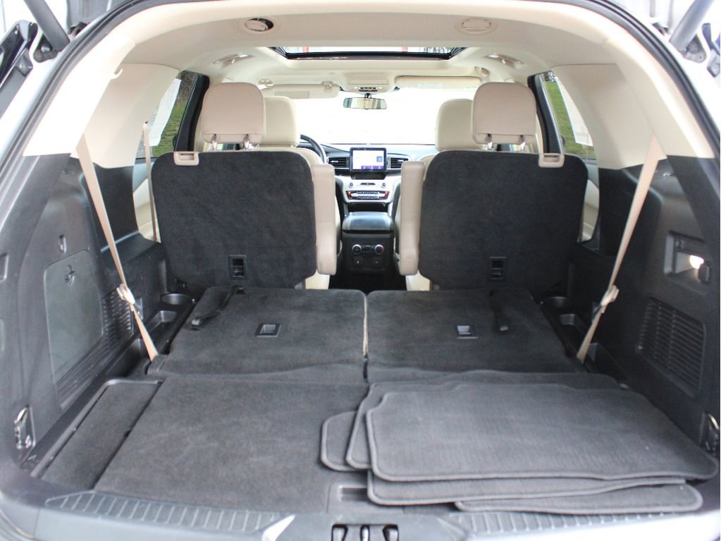 Used 2021 Ford Explorer XLT w/ Equipment Group 202A AWD/4WD image 34