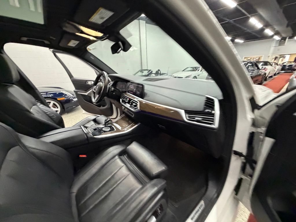 Used 2021 BMW X5 xDrive40i w/ M Sport Package AWD/4WD image 31