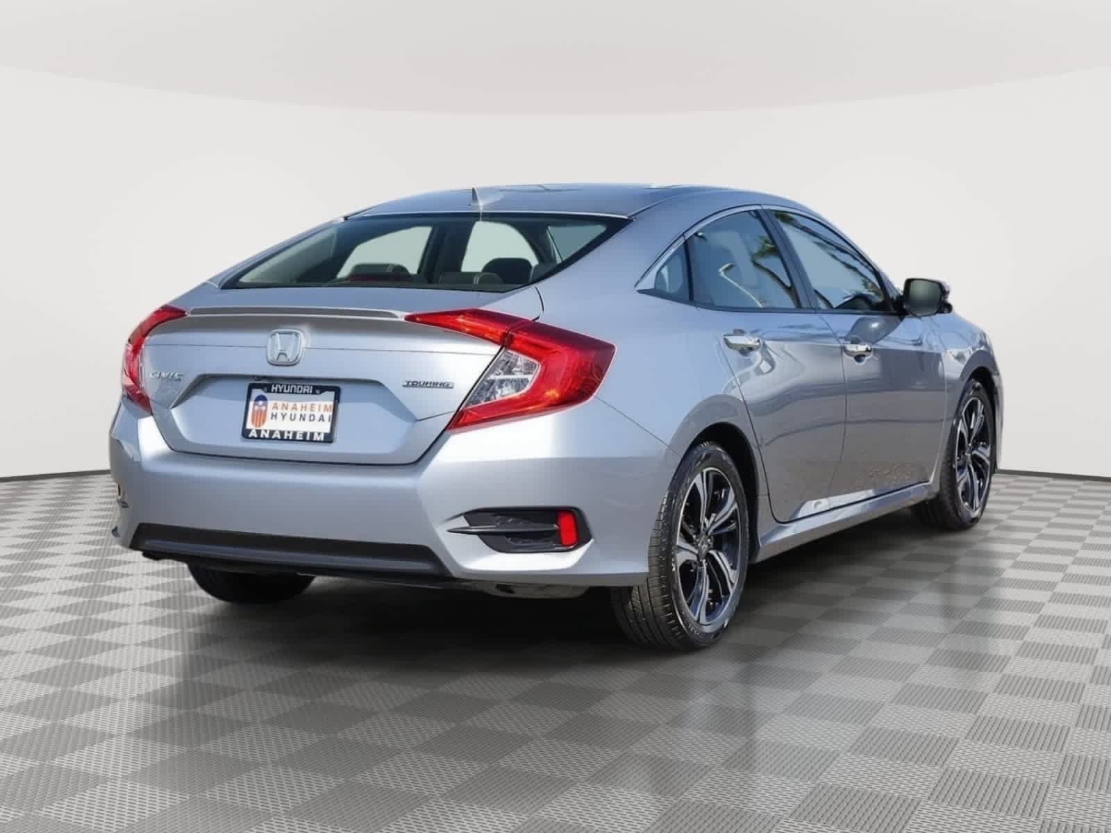 Used 2018 Honda Civic Touring image 7