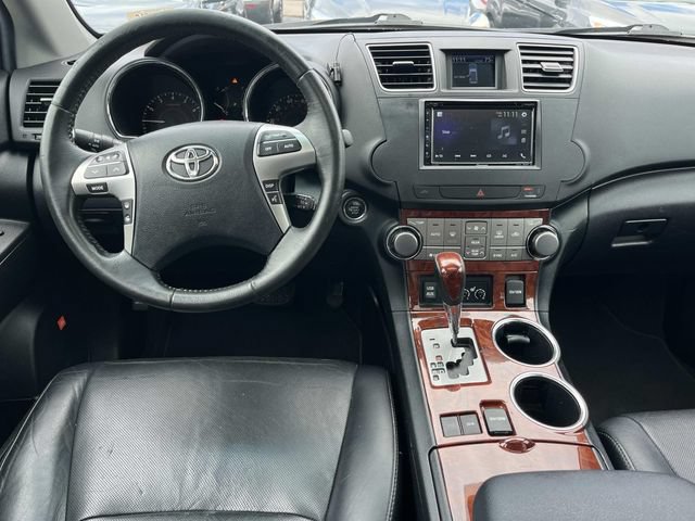 Used 2012 Toyota Highlander Limited w/ Tow Pkg FWD image 14