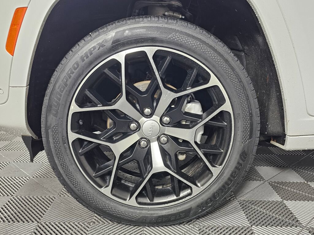 Used 2023 Jeep Grand Cherokee Summit image 9