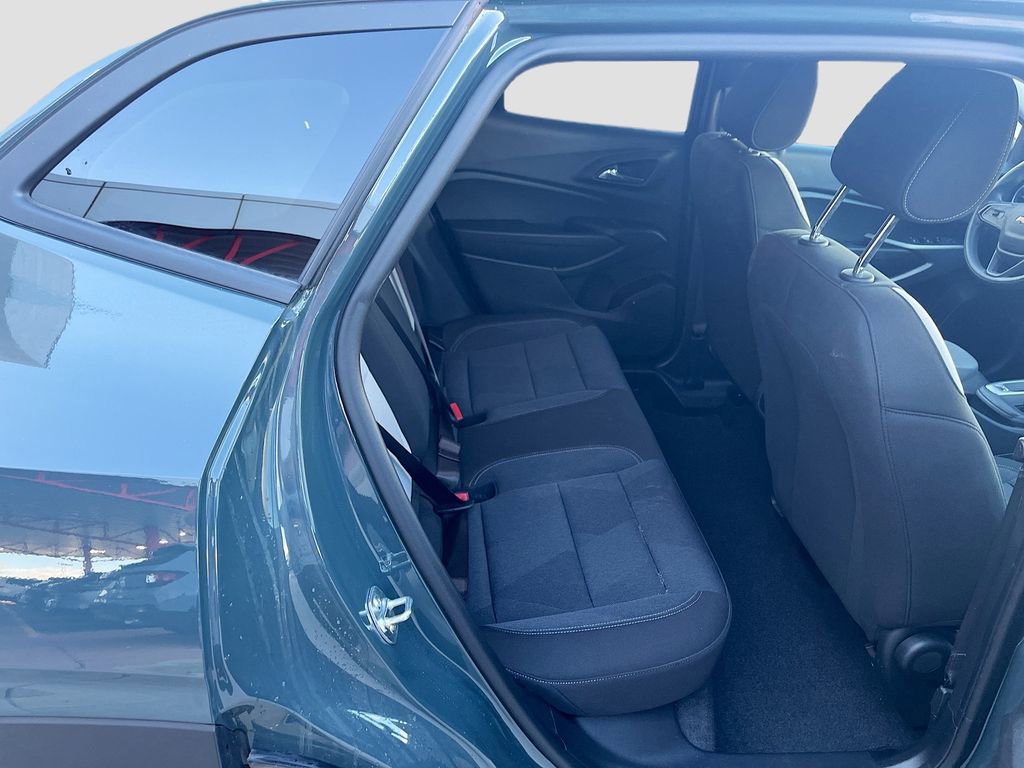 Used 2025 Chevrolet Trax LS w/ LS Convenience Package image 25