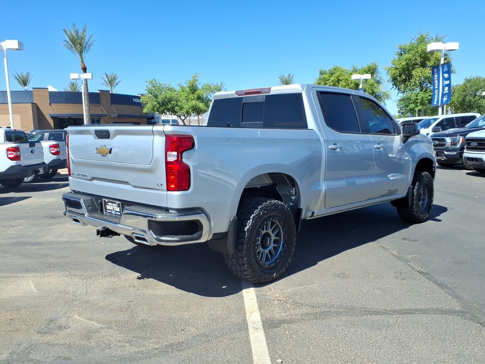 Used 2022 Chevrolet Silverado 1500 LT w/ Z71 Off-Road Package AWD/4WD image 4