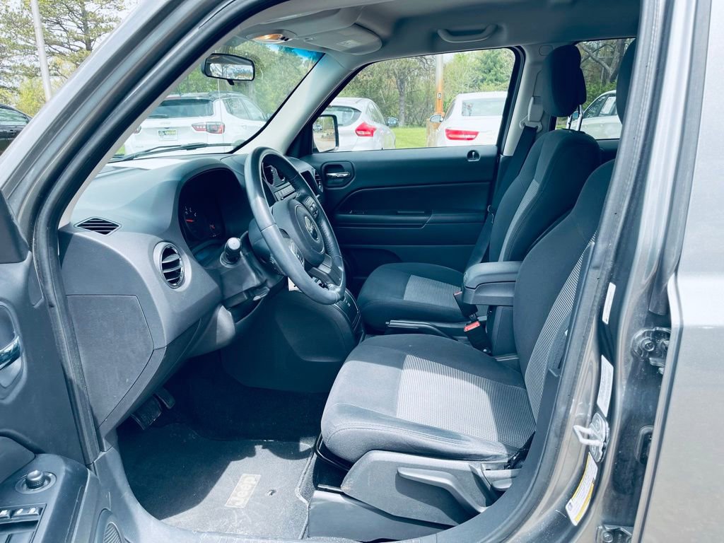 Used 2011 Jeep Patriot Latitude FWD image 11