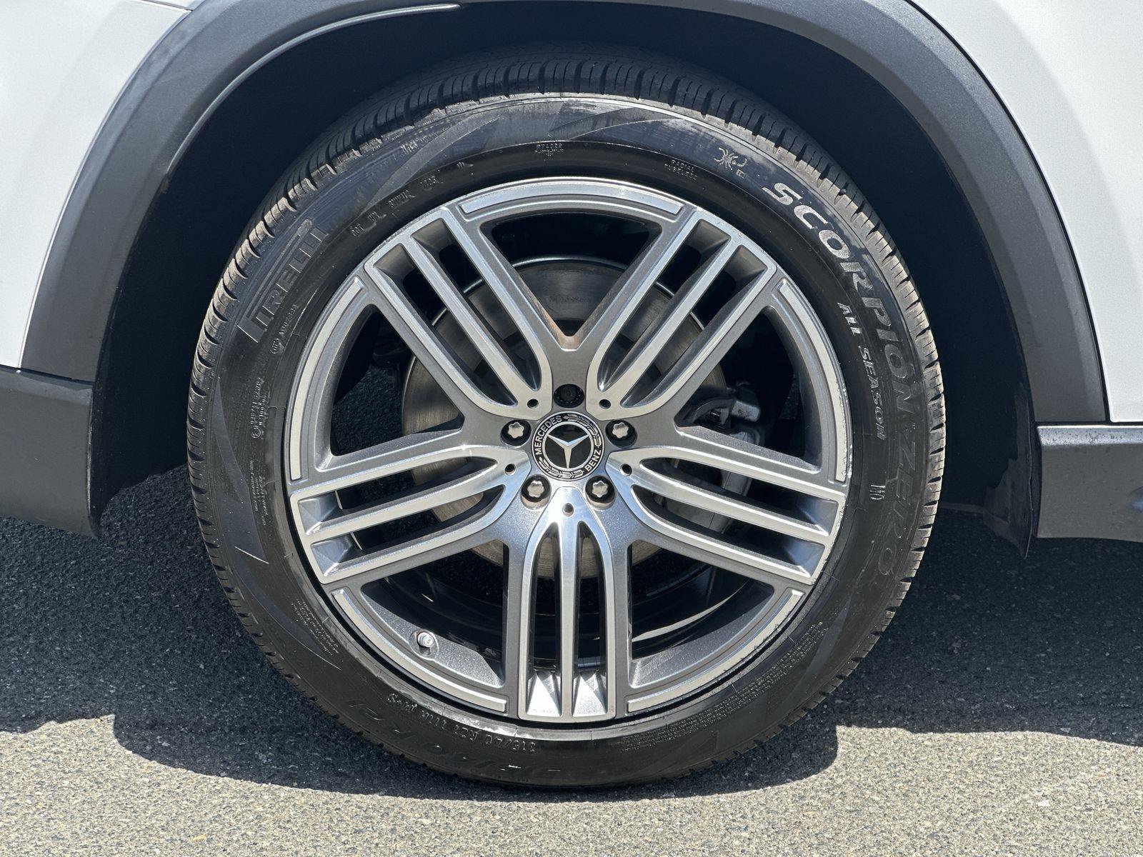 Used 2022 Mercedes-Benz GLS 450 4MATIC image 33
