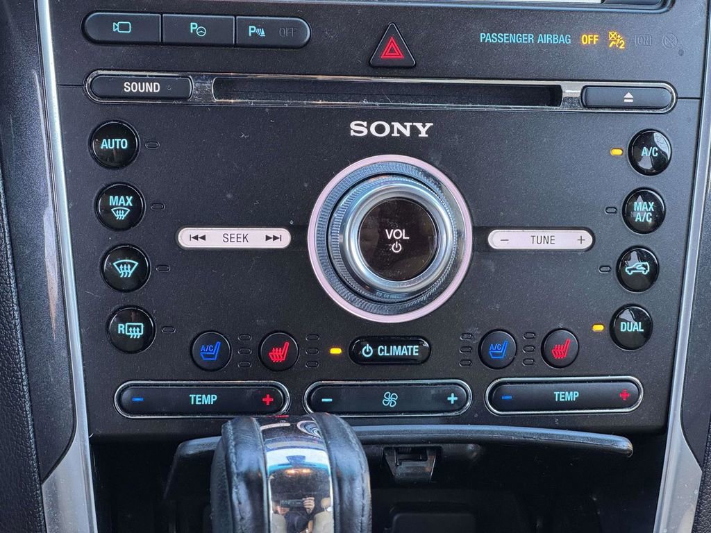Used 2017 Ford Explorer Limited w/ Equipment Group 301A FWD image 6