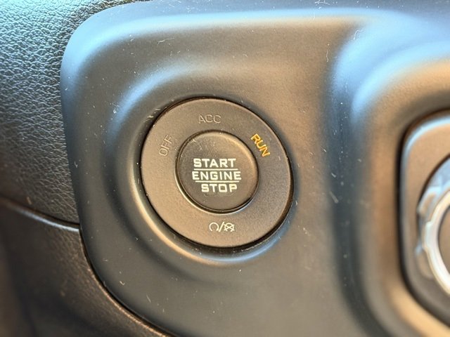 Used 2019 Jeep Wrangler Unlimited Sahara image 11