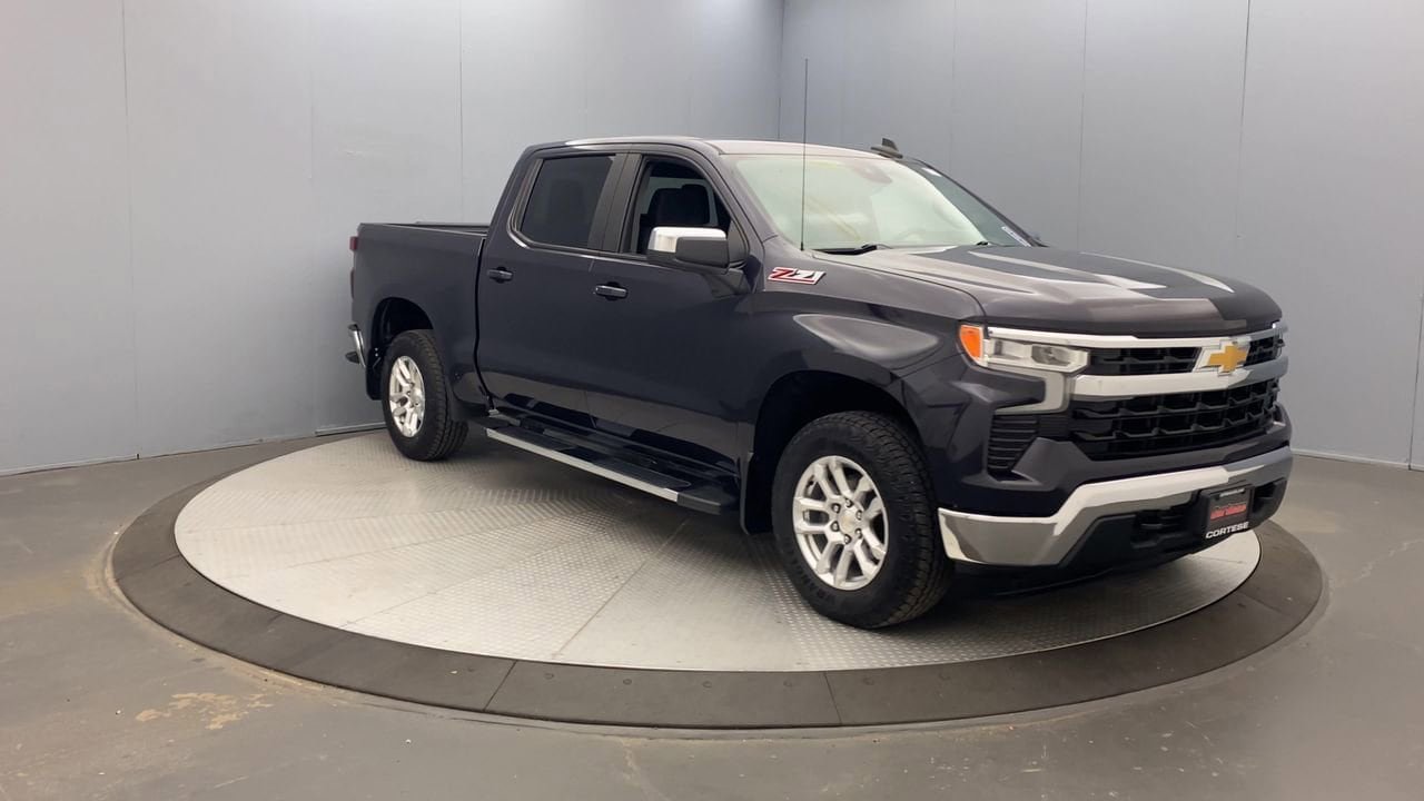Used 2022 Chevrolet Silverado 1500 LT w/ Z71 Off-Road Package AWD/4WD image 7