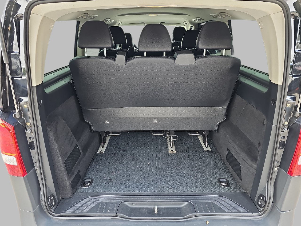 Used 2023 Mercedes-Benz Metris Passenger image 18