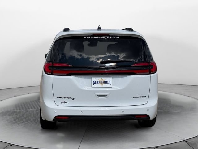 Used 2025 Chrysler Pacifica Limited FWD image 4