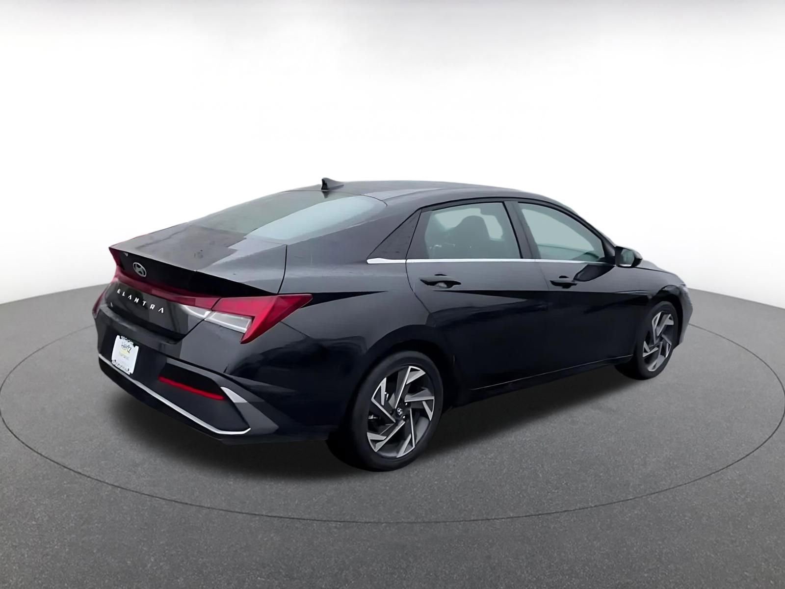 Used 2025 Hyundai Elantra SEL image 15