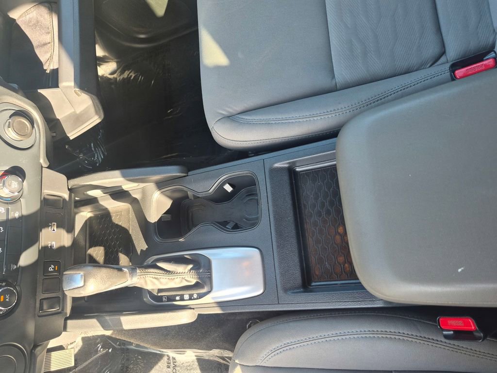 Used 2022 Nissan Frontier SV w/ Technology Package RWD image 18