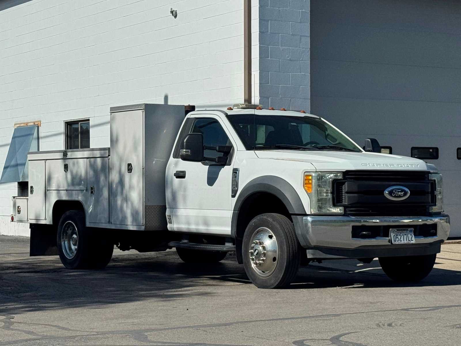 Used 2017 Ford F550 2WD Regular Cab Super Duty image 2