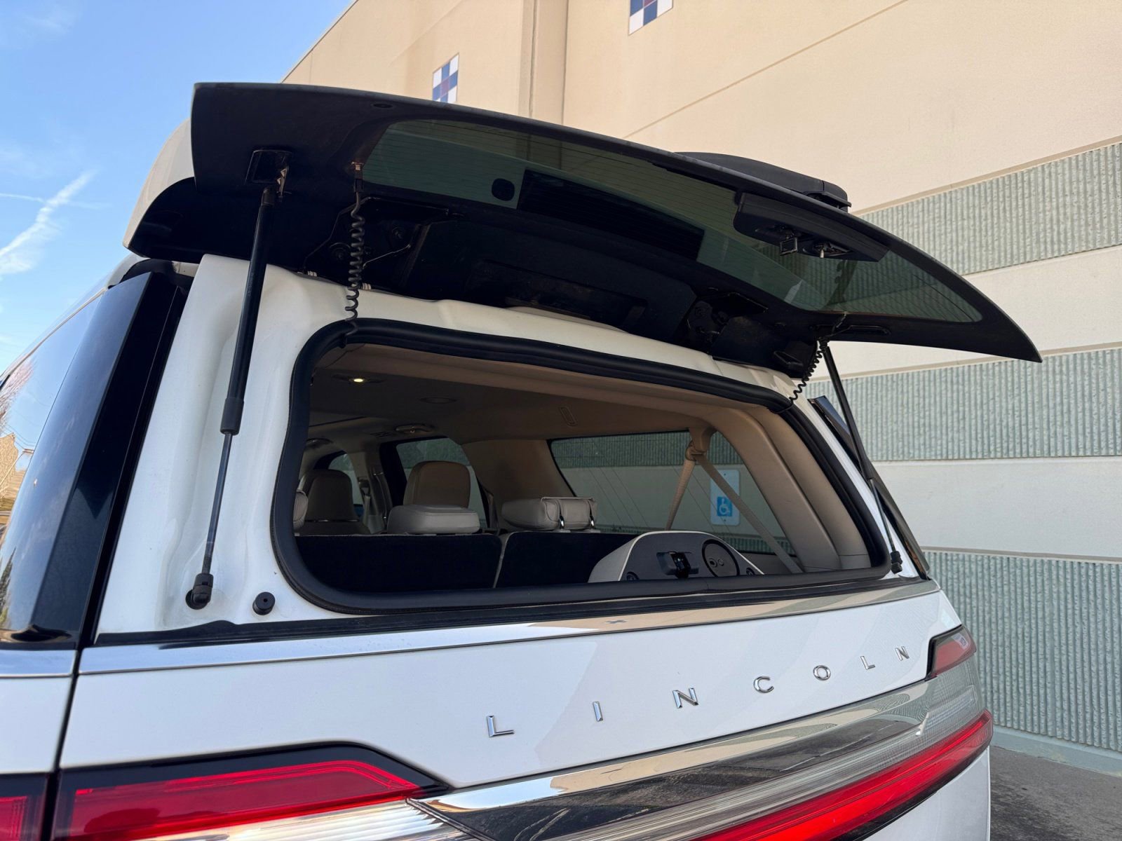 Used 2021 Lincoln Navigator L Reserve w/ Luxury Package image 16