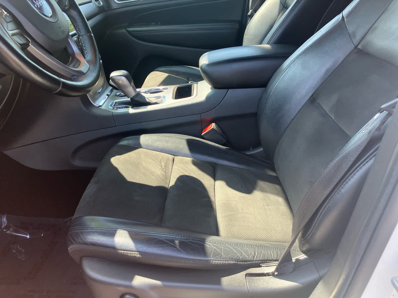 Used 2020 Jeep Grand Cherokee Altitude AWD/4WD image 10