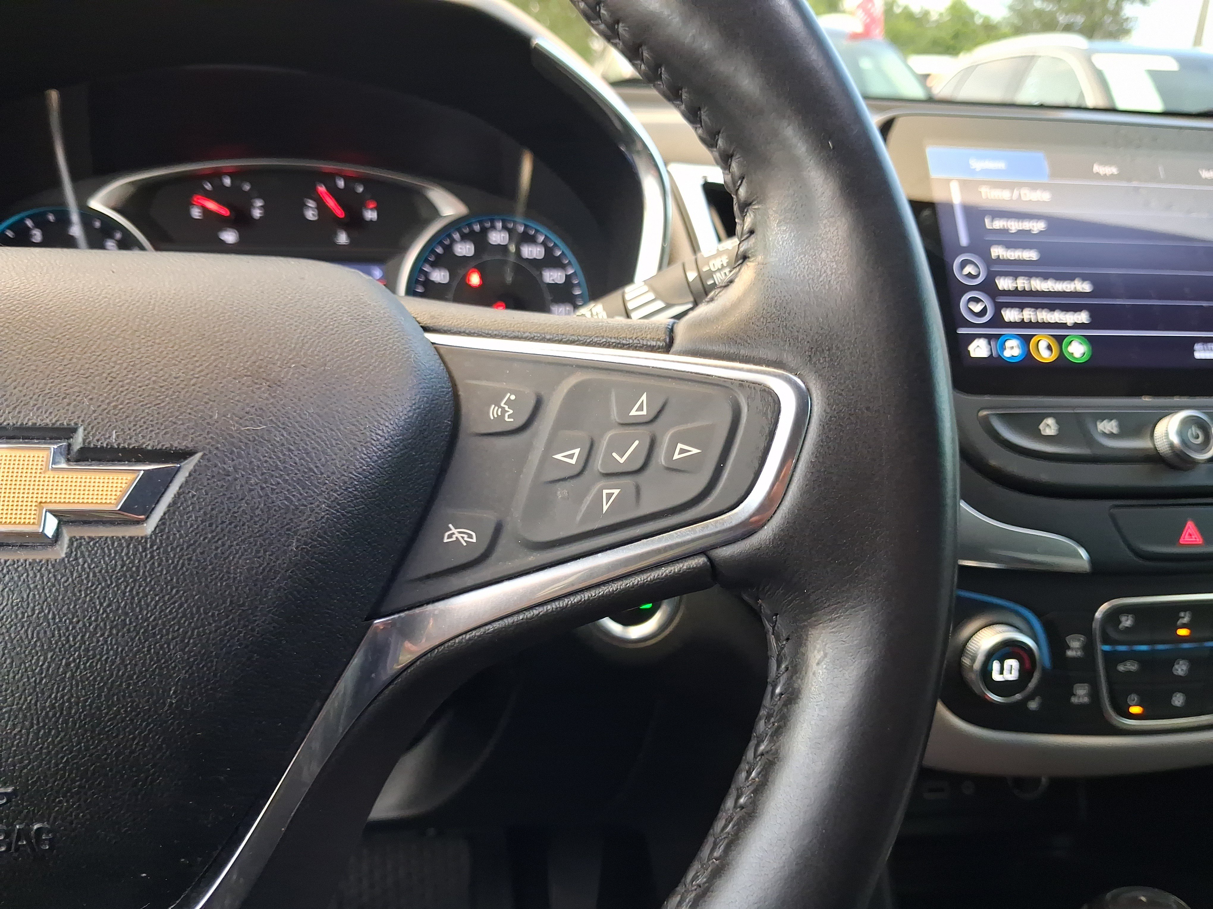Used 2019 Chevrolet Equinox Premier FWD image 17