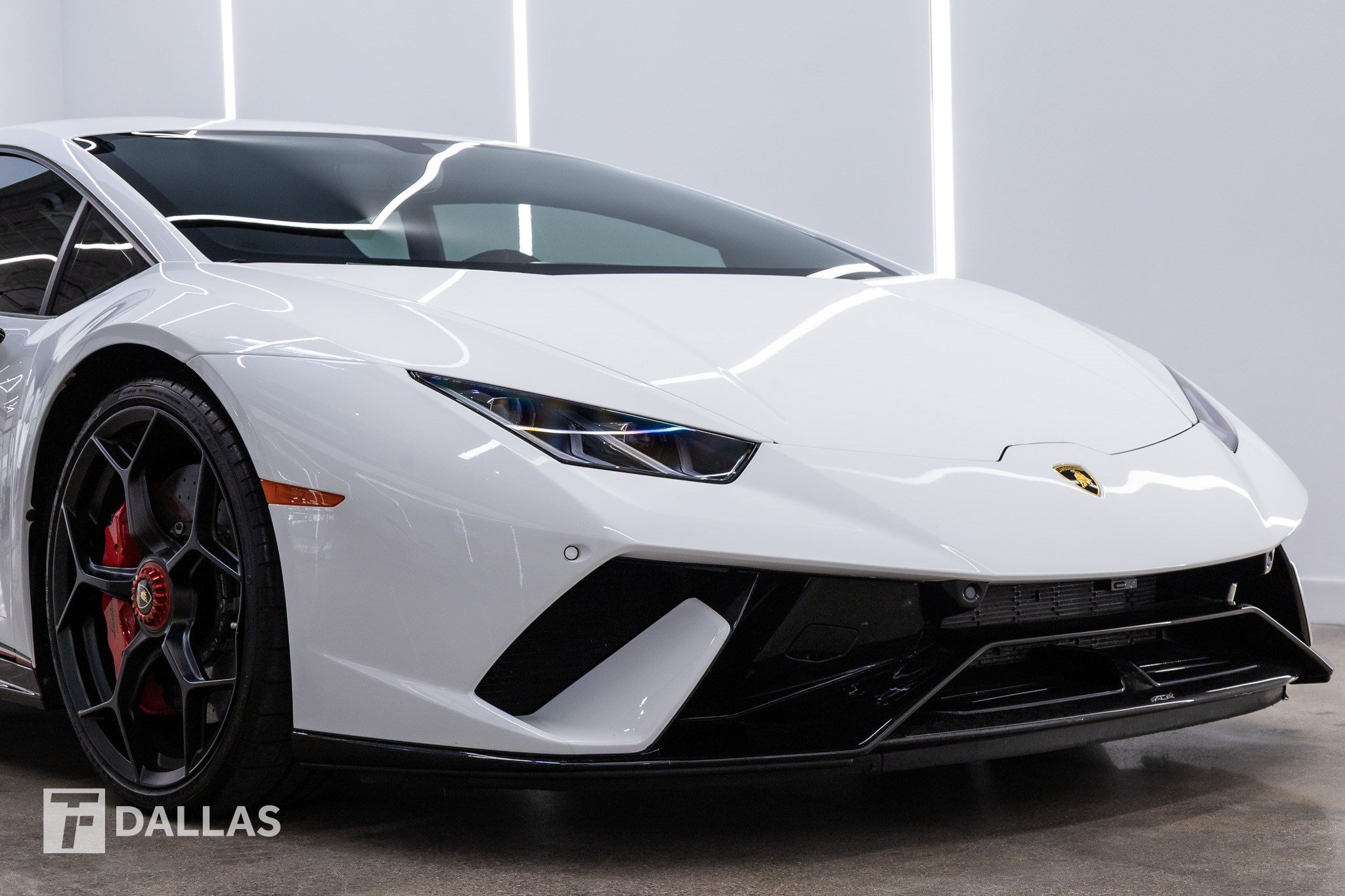 Used 2018 Lamborghini Huracan Performante AWD/4WD image 17