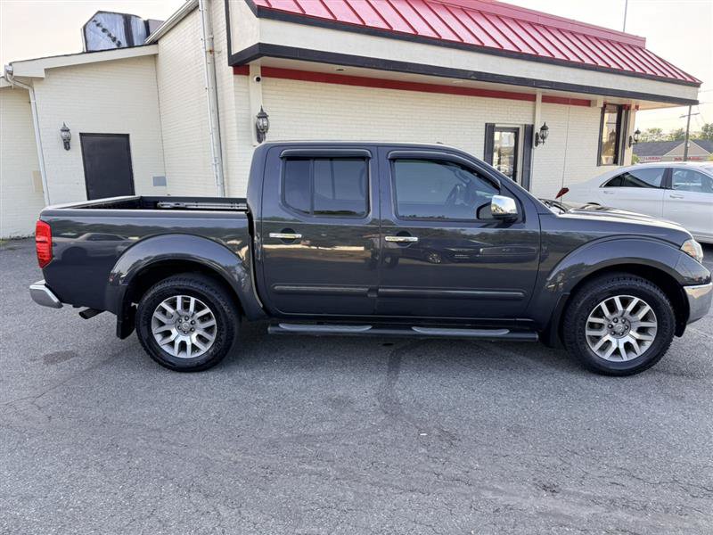 Used 2013 Nissan Frontier SL w/ Moonroof Pkg AWD/4WD image 4
