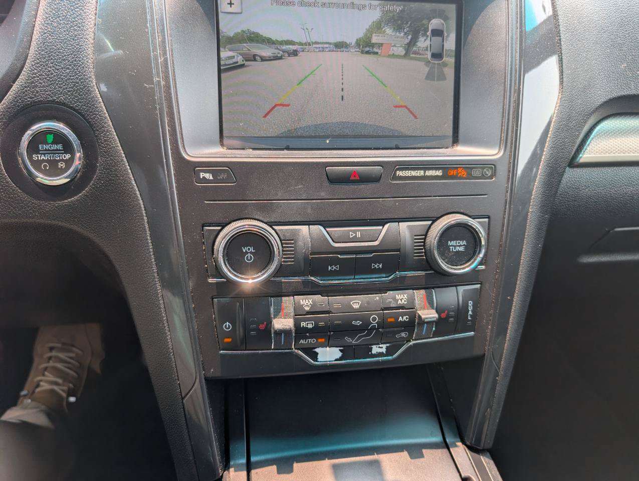 Used 2019 Ford Explorer XLT w/ Equipment Group 202A FWD image 29