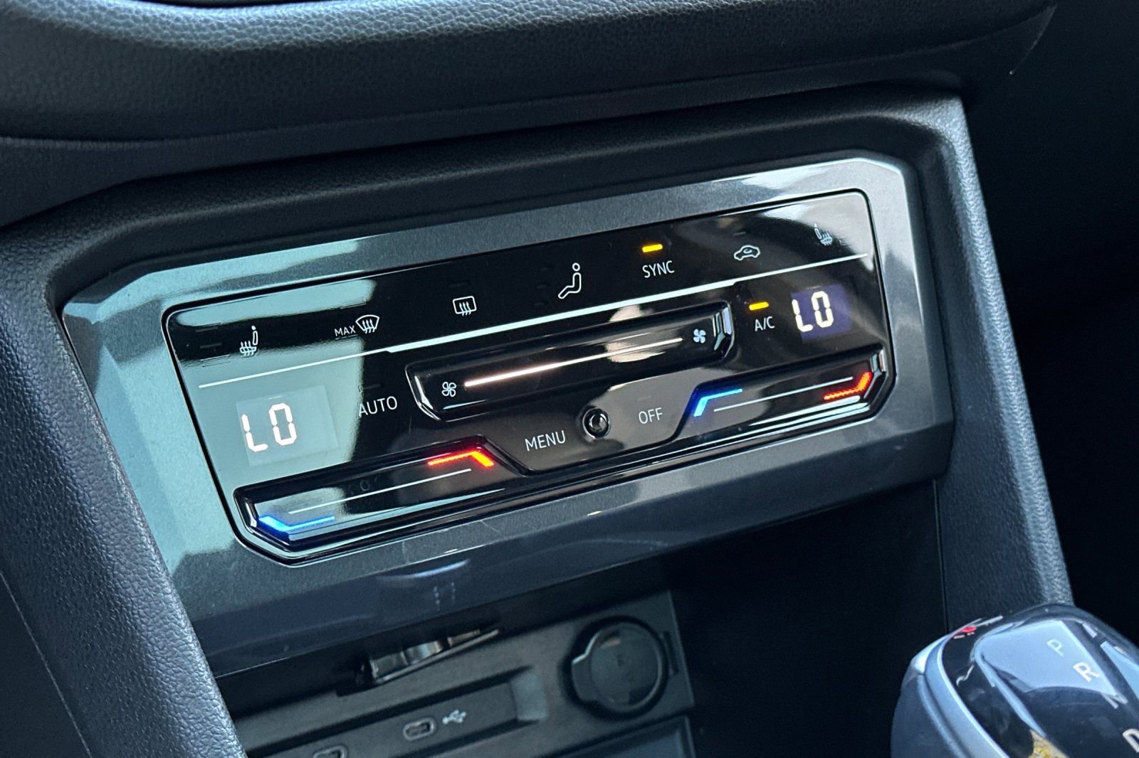 Used 2024 Volkswagen Tiguan SE R-Line FWD image 21