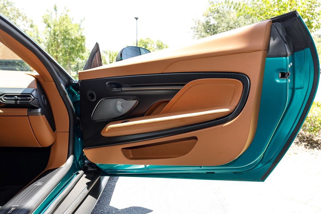 Used 2025 Aston Martin Vanquish RWD image 15