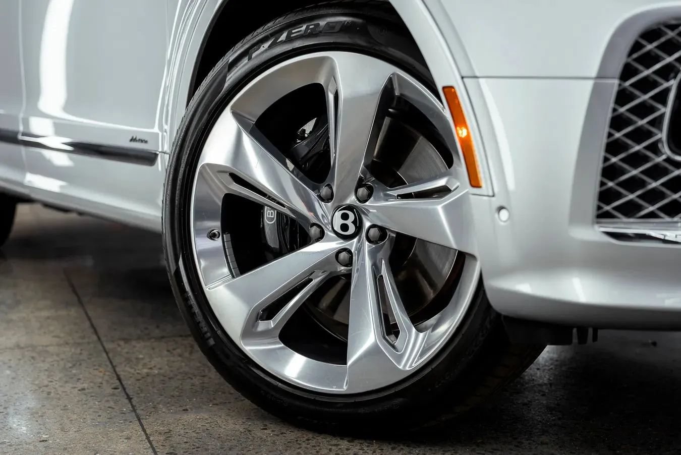 Used 2023 Bentley Bentayga AWD/4WD image 45