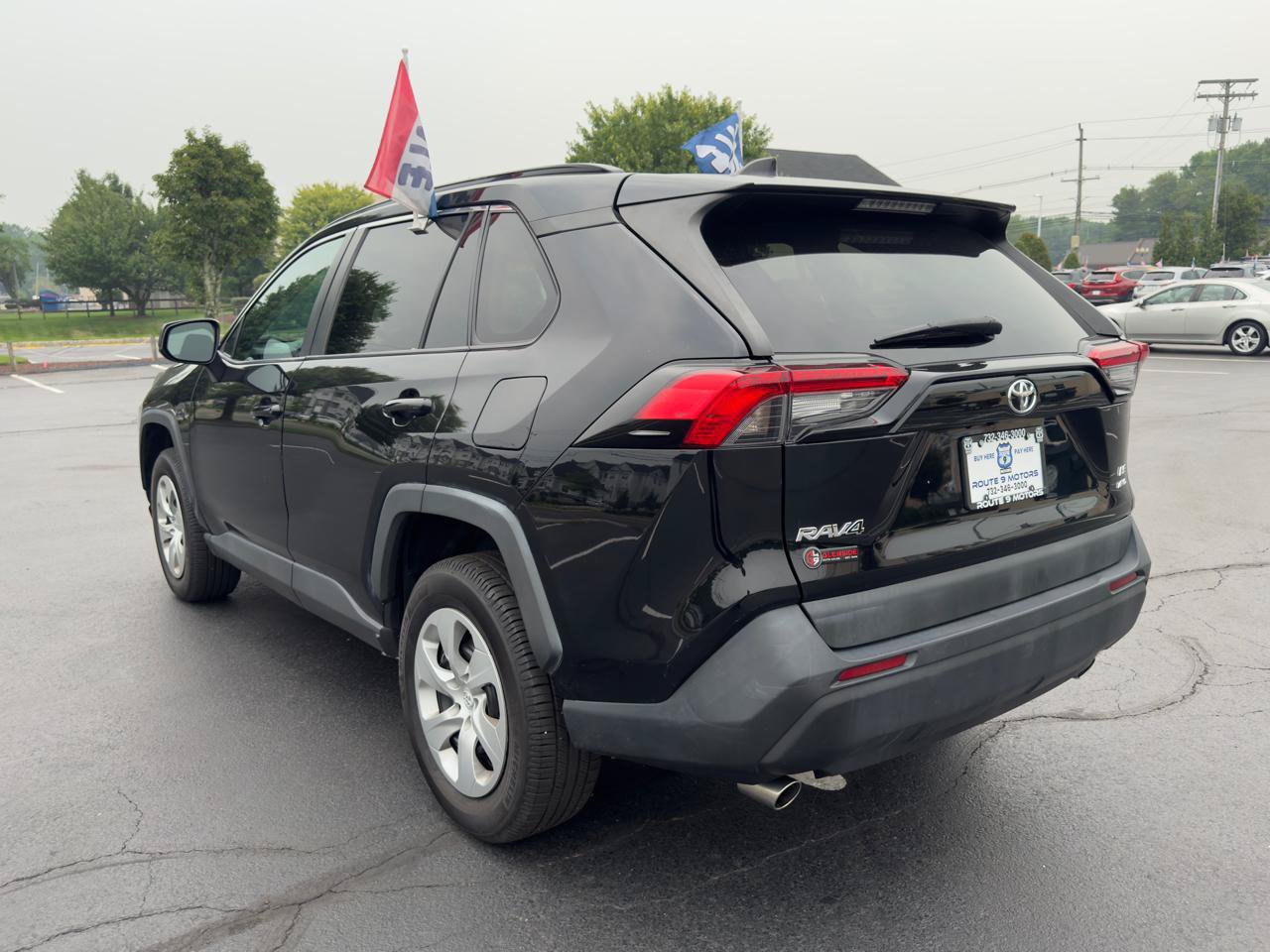 Used 2021 Toyota RAV4 LE AWD/4WD image 7