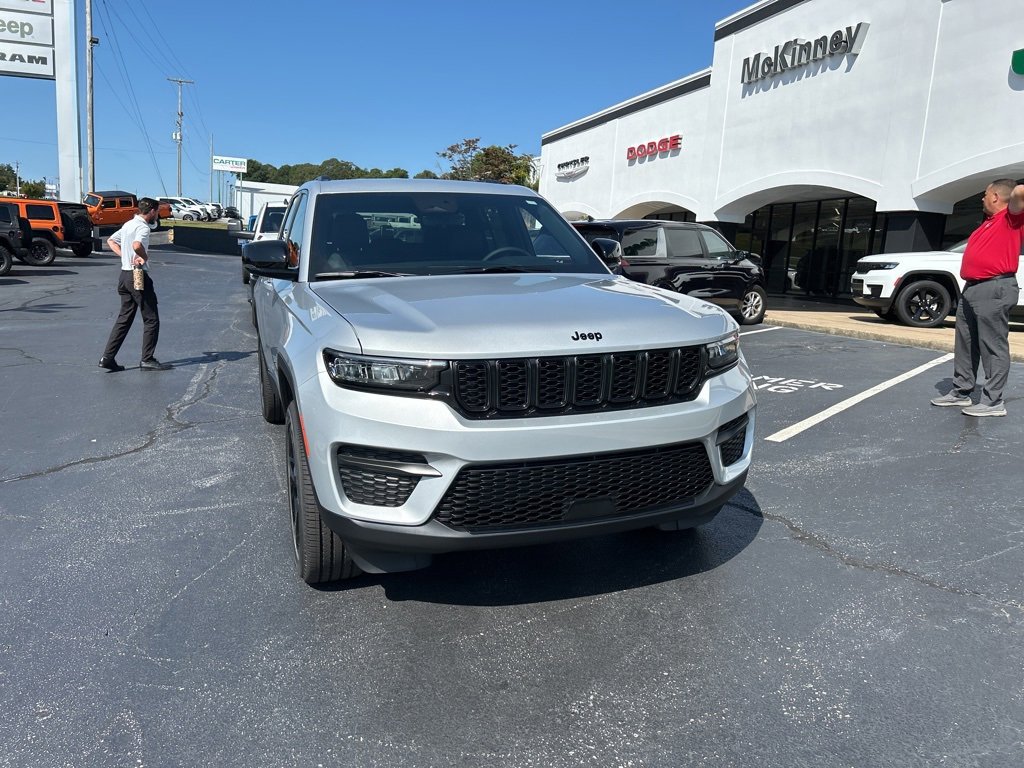 New 2025 Jeep Grand Cherokee Altitude