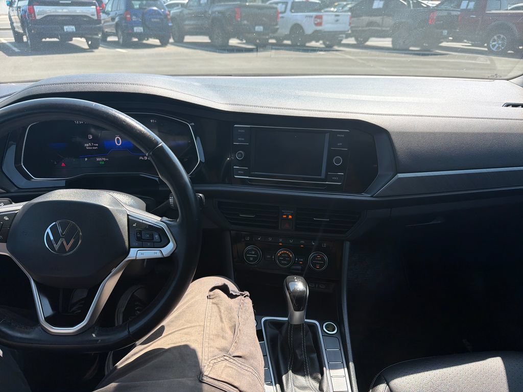 Used 2023 Volkswagen Jetta SE FWD image 10