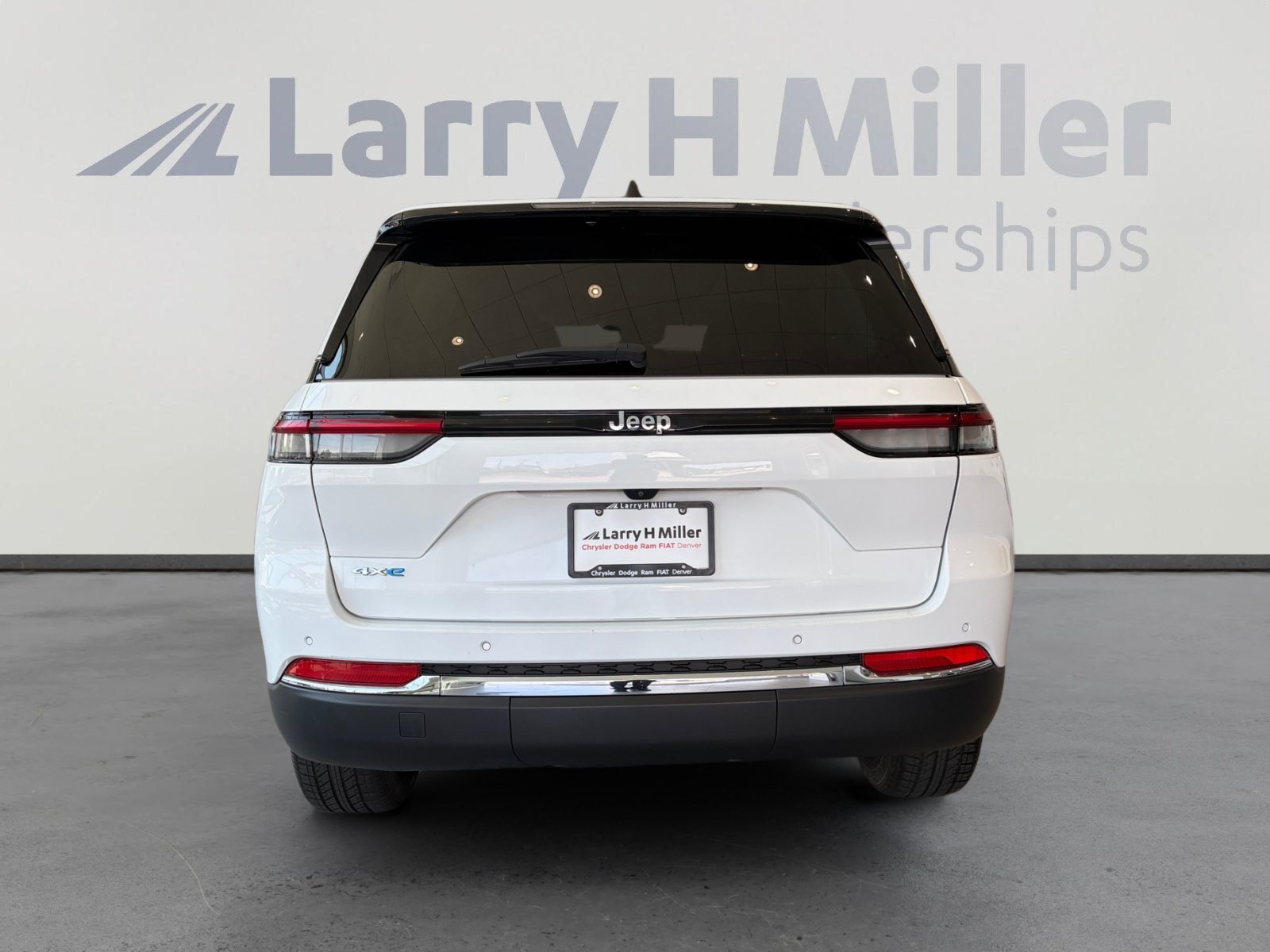 Used 2024 Jeep Grand Cherokee Limited 4xe AWD/4WD image 4