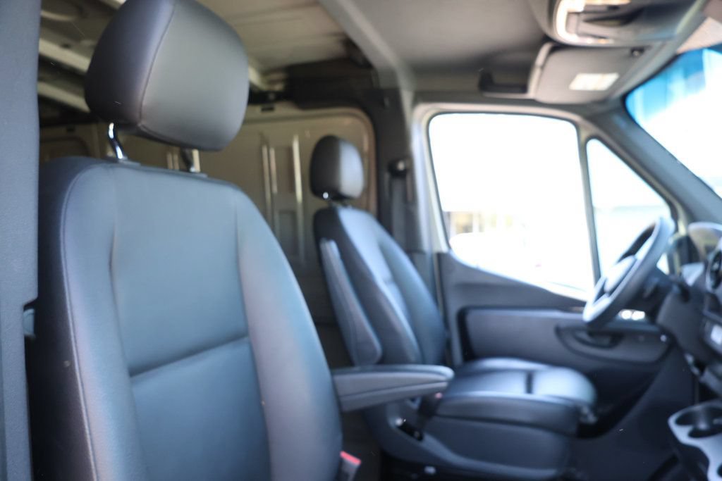 Used 2024 Mercedes-Benz Sprinter 2500 image 24