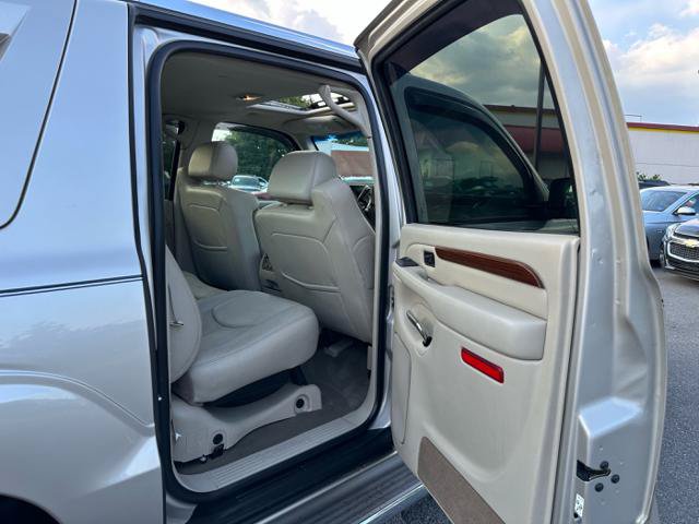 Used 2004 Cadillac Escalade EXT AWD/4WD image 16
