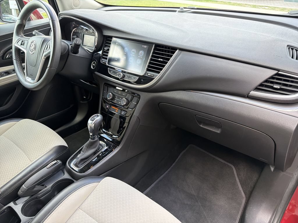 Used 2021 Buick Encore Preferred AWD/4WD image 11