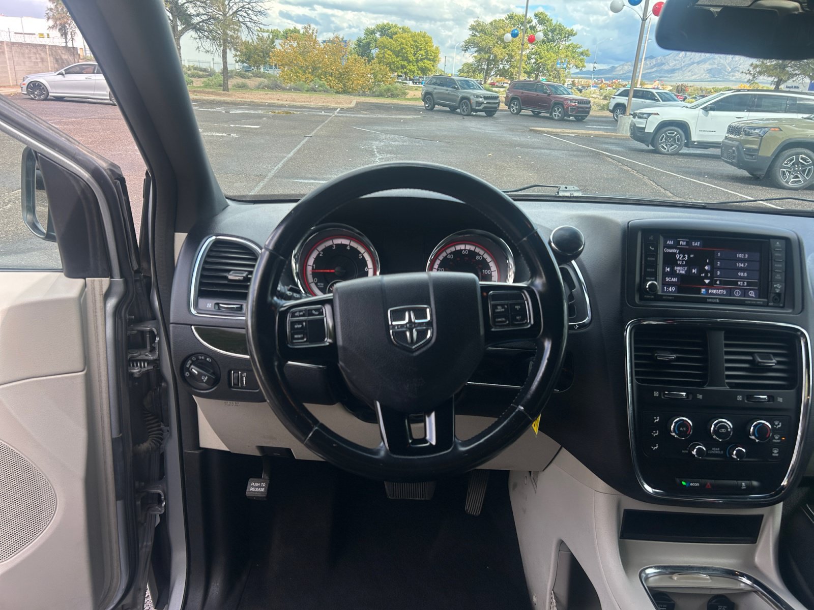 Used 2019 Dodge Grand Caravan SXT FWD image 9