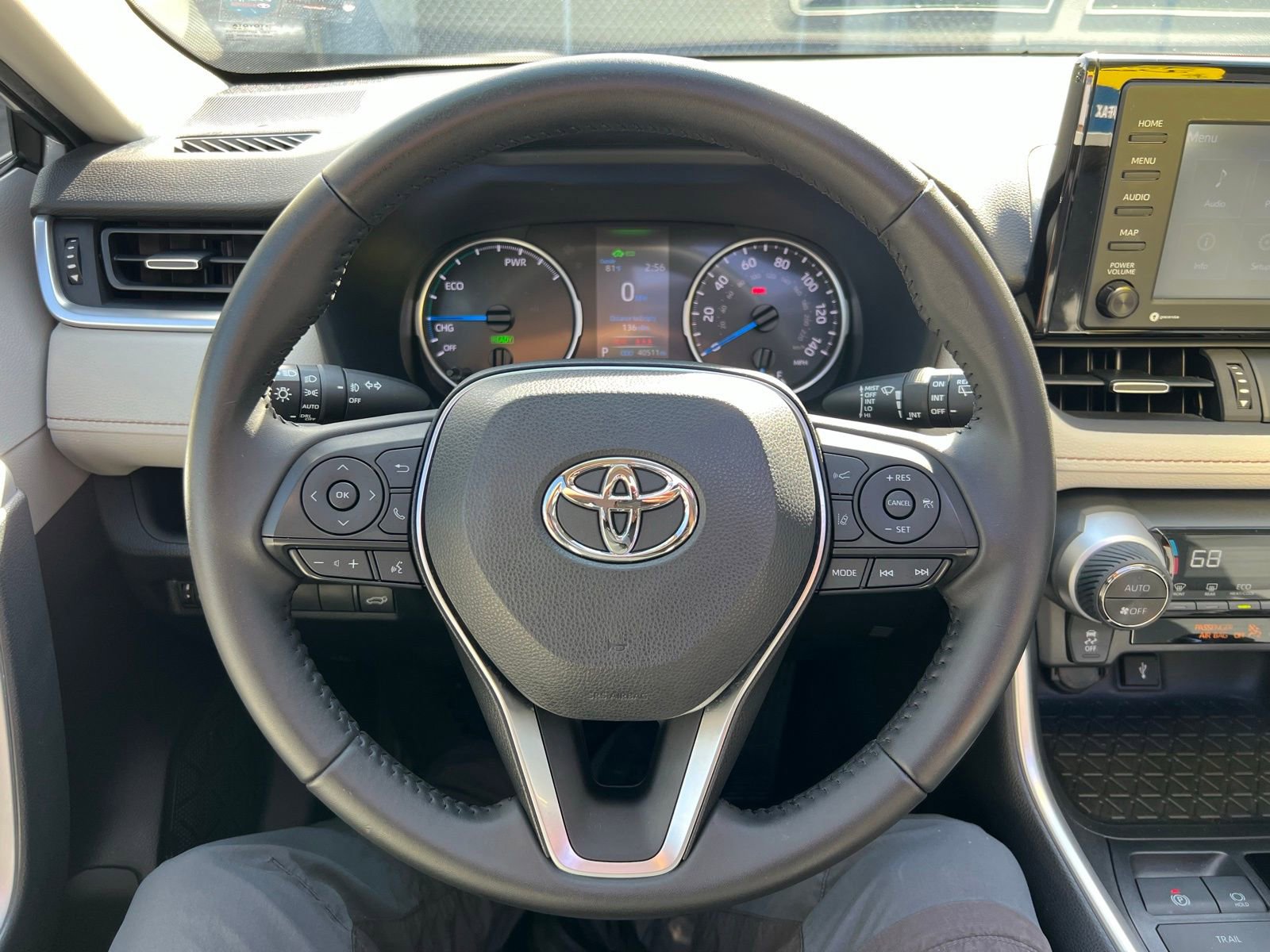 Used 2022 Toyota RAV4 XLE Premium image 31