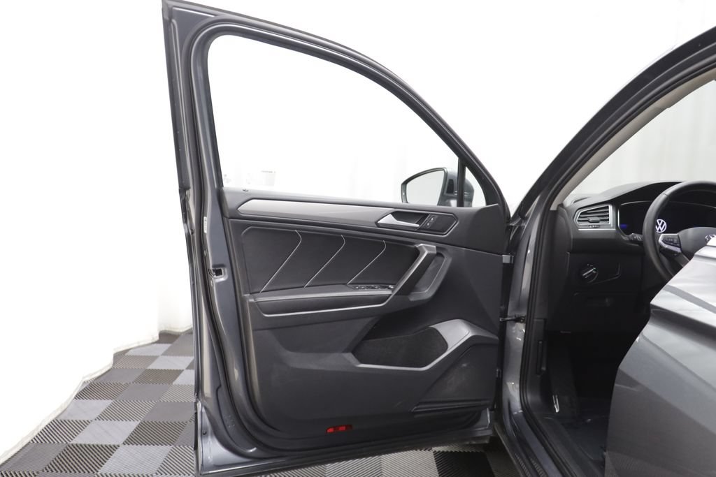 Certified 2023 Volkswagen Tiguan SE AWD/4WD image 4