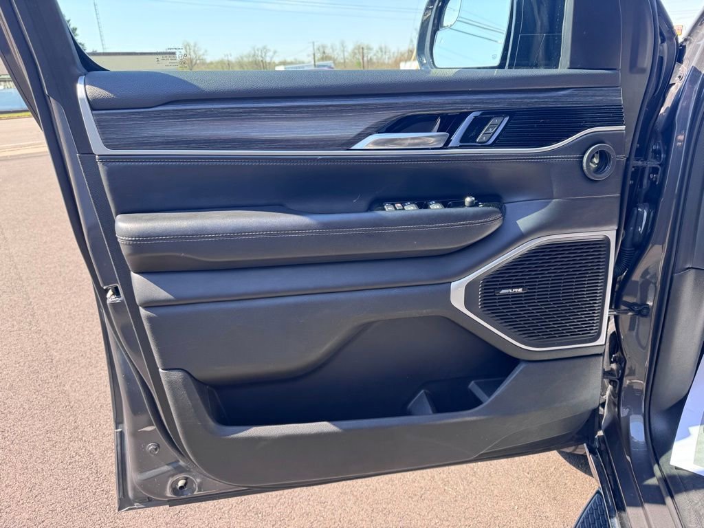 Used 2023 Jeep Wagoneer L Series II image 7