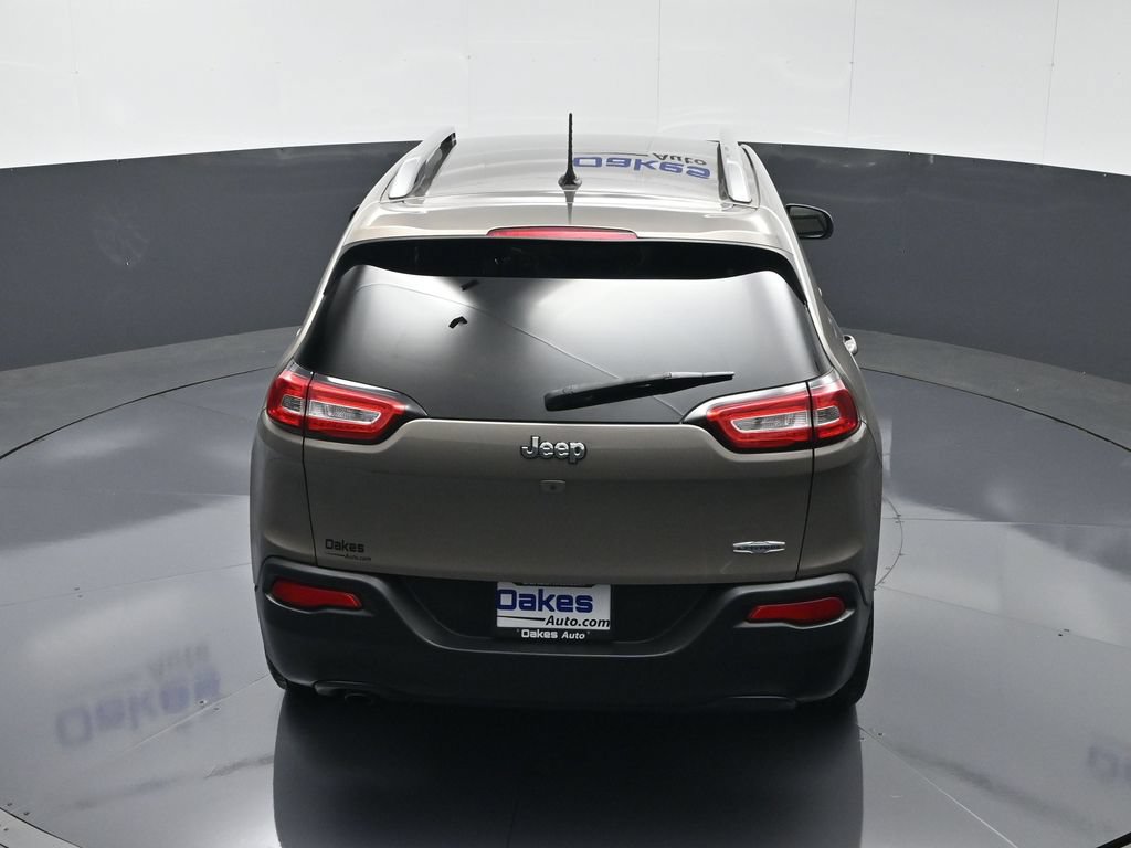Used 2017 Jeep Cherokee Latitude w/ Cold Weather Group FWD image 47