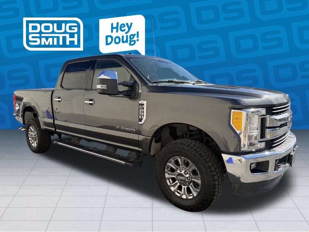 Used 2017 Ford F250 XLT w/ XLT Premium Package AWD/4WD image 6