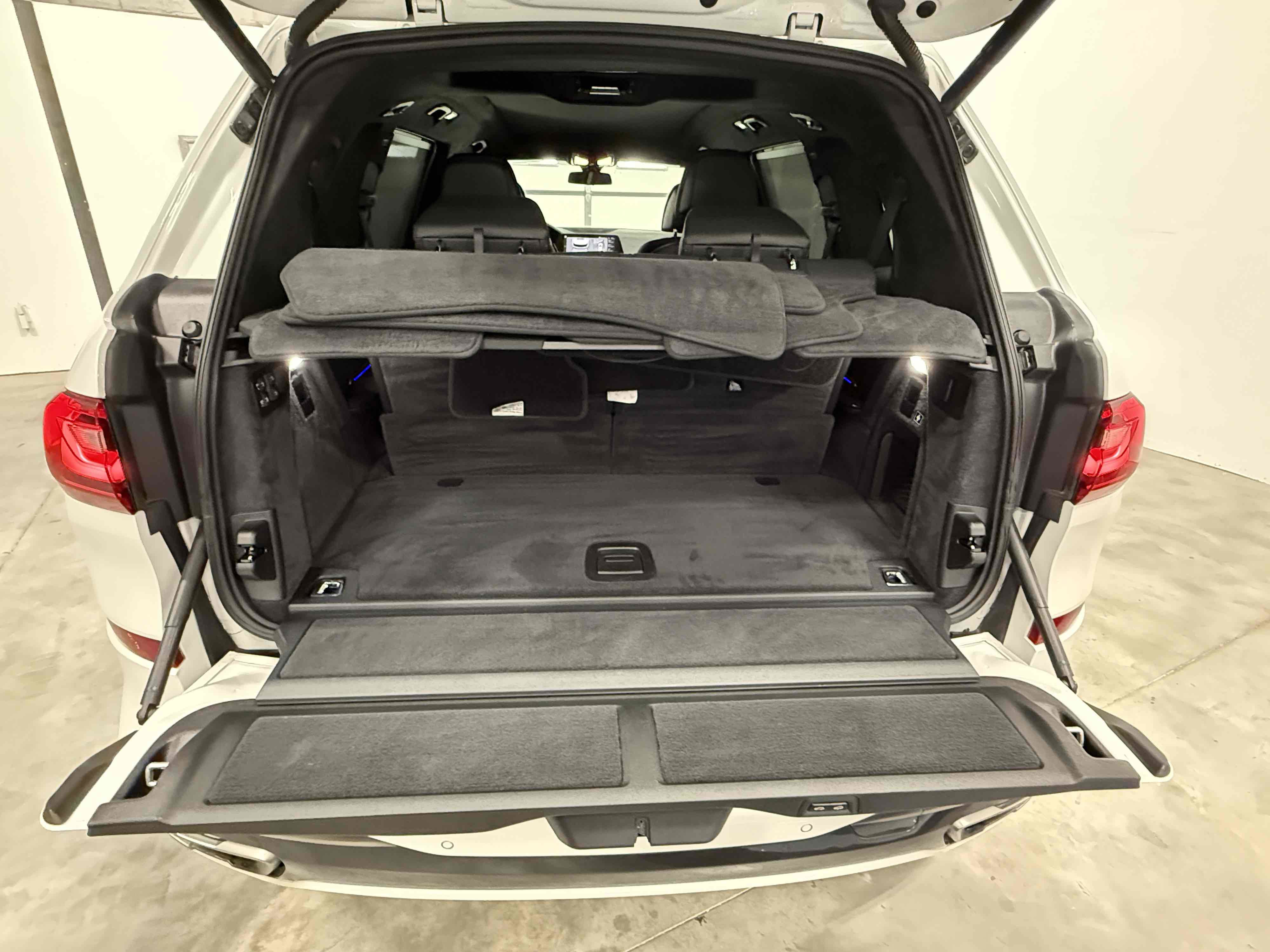 Used 2020 BMW X7 M50i w/ Executive Package AWD/4WD image 55