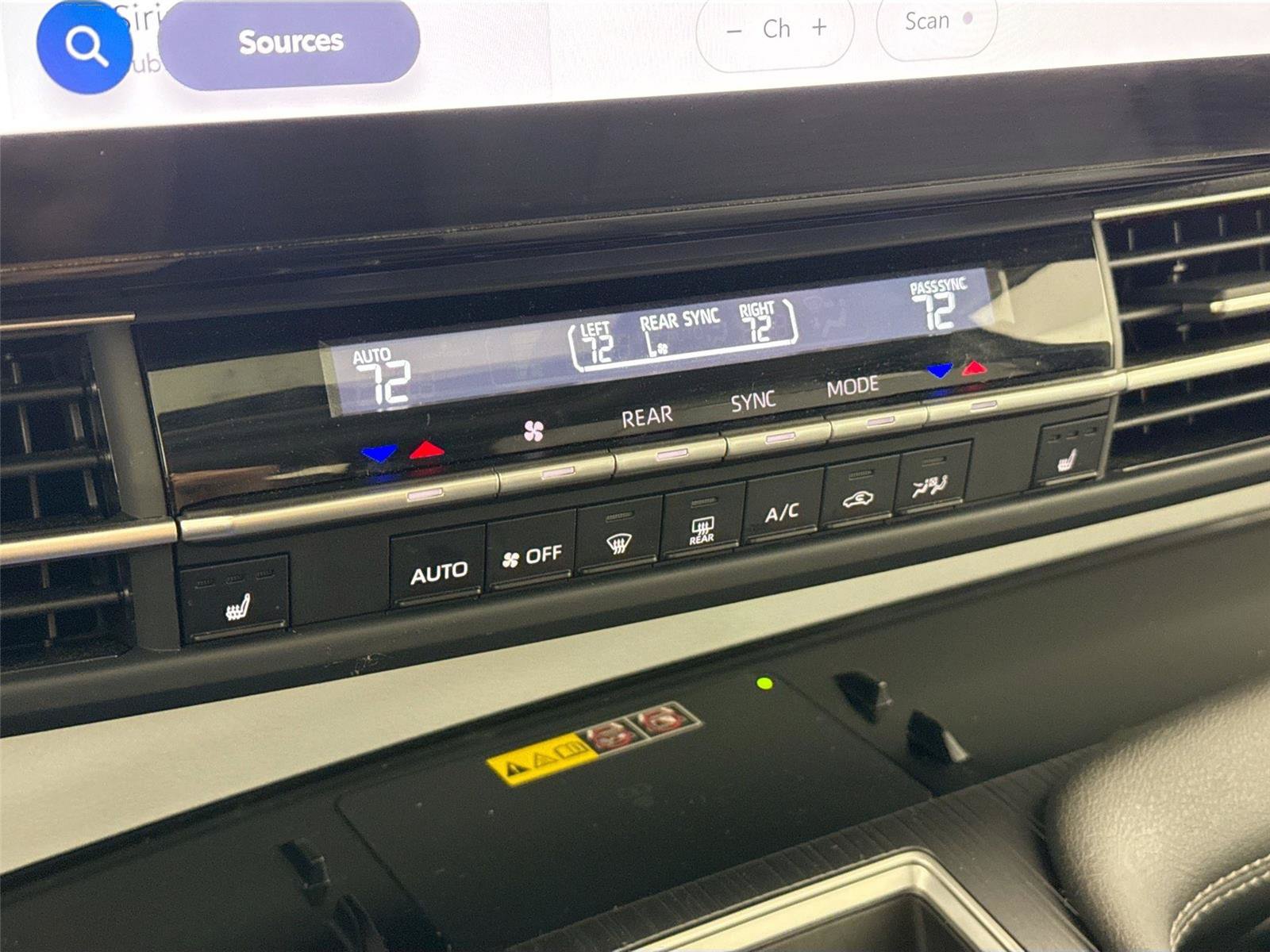 Certified 2026 Toyota Sienna XLE FWD image 27